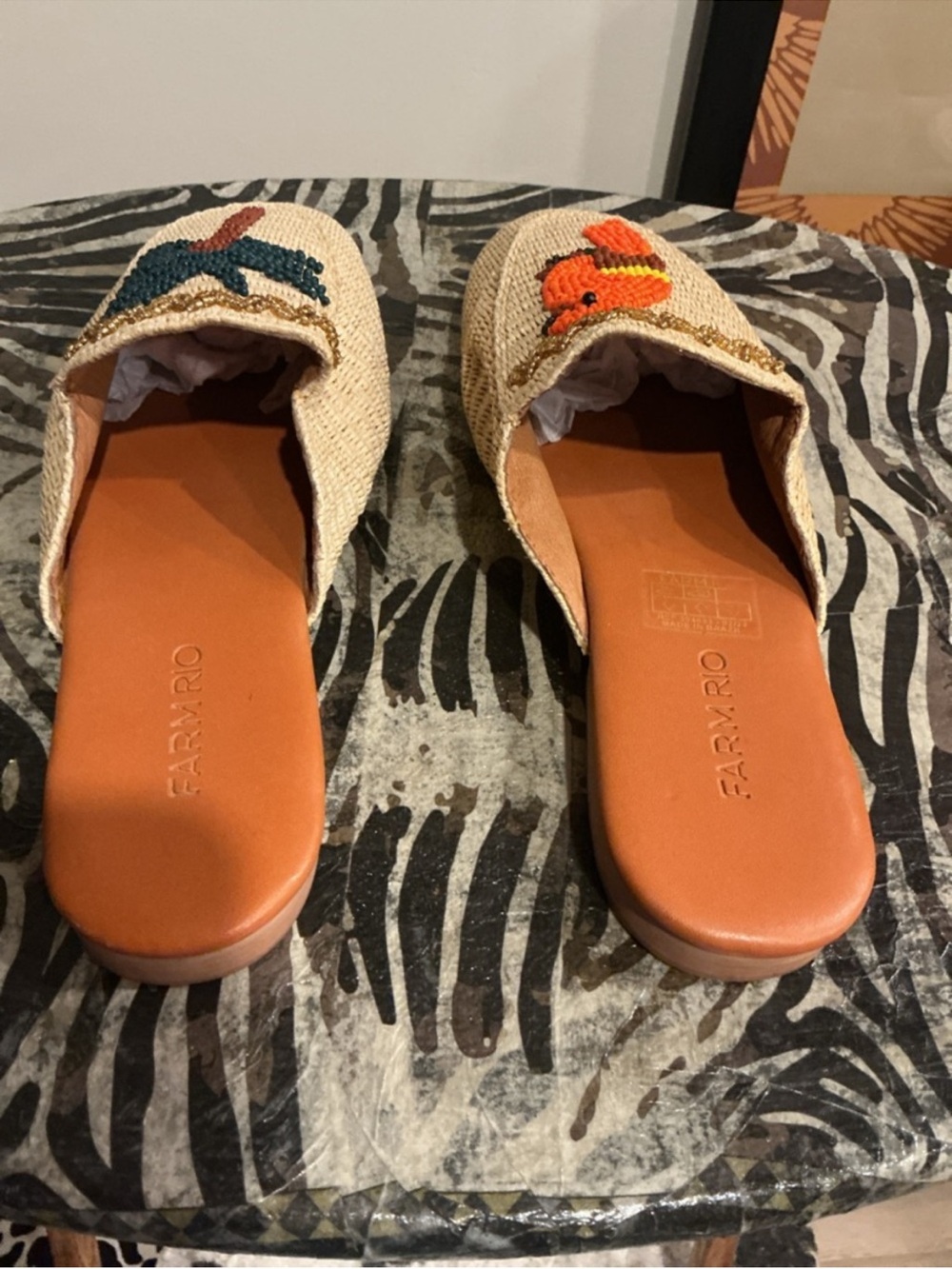 FARM Rio Macaw Beige Woven Slip-On Mules w/Beaded Palm Tree & Parrot, NIB, 10/42 - Picture 3 of 13